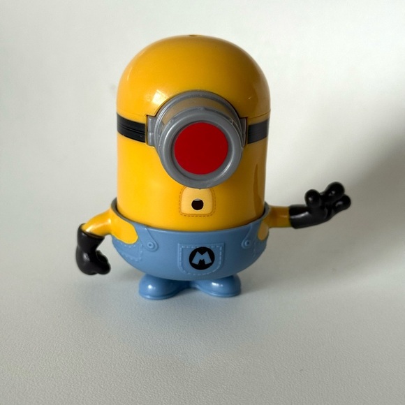 Yellow and Blue Minions Action Figures Playset NWOT - Picture 3 of 5